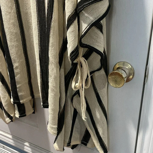 Torrid  Ivory & Black Stripe Ruana One Size - Picture 7 of 8